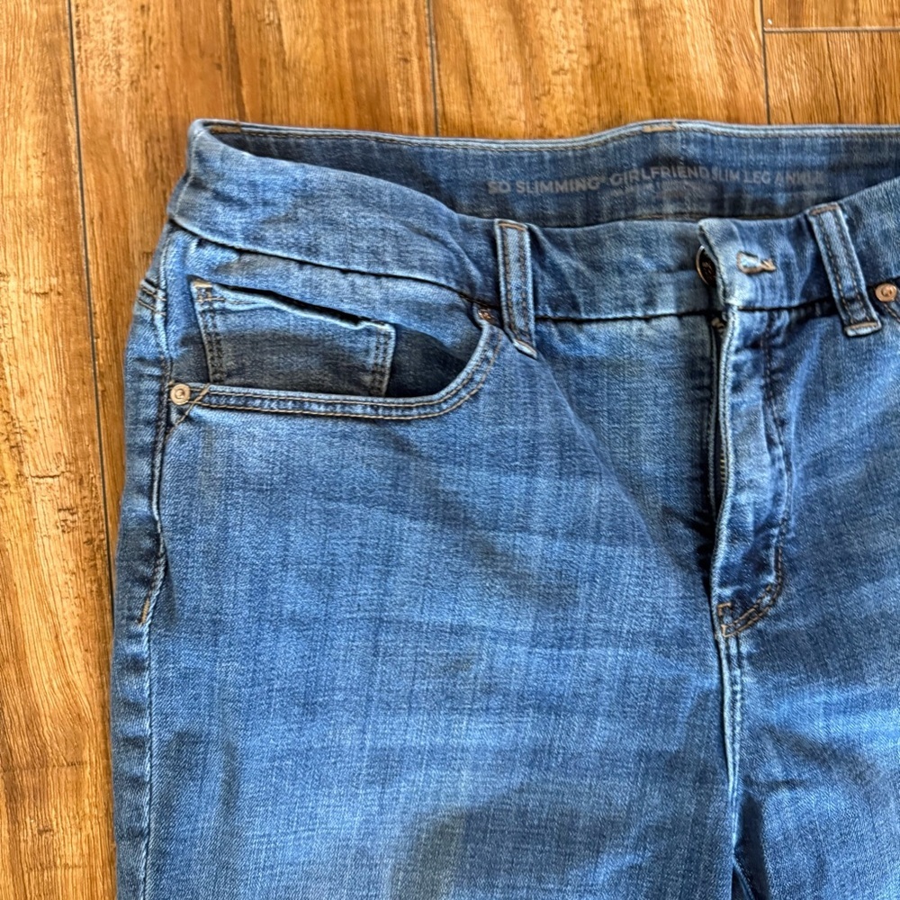 CHICOS Women’s Blue Girlfriend So Slimming Slim Ankle Jeans Size 0.5 (6) - Picture 3 of 13